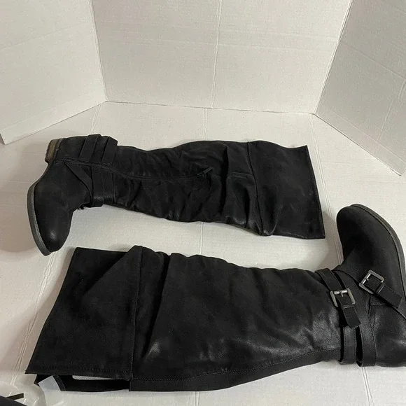 Black Knee-High Leather Boots - Picture 2 of 10